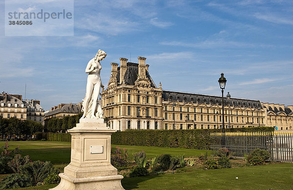 Jardins des Tuileries  Tuilerien  Louvre  MusÈe des Arts decoratifs  Paris  Ile de France  Frankreich  Europa