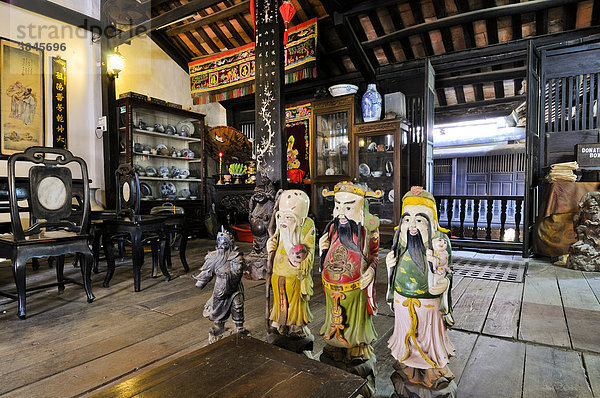 Chinesische Gottheiten im Phung Hung-Haus  Hoi An  Vietnam  Südostasien