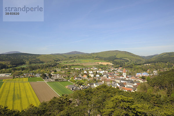 Pottenstein vom Kahlkopf aus  Triestingtal  Niederösterreich  Österreich  Europa