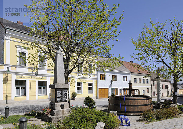 Gasthaus Zum schwarzen Bären am Hauptplatz  Kaumberg  Triestingtal  Niederösterreich  Österreich  Europa