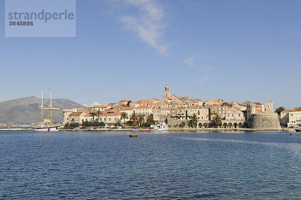 Blick auf die Altstadt von Korcula  Kroatien  Europa