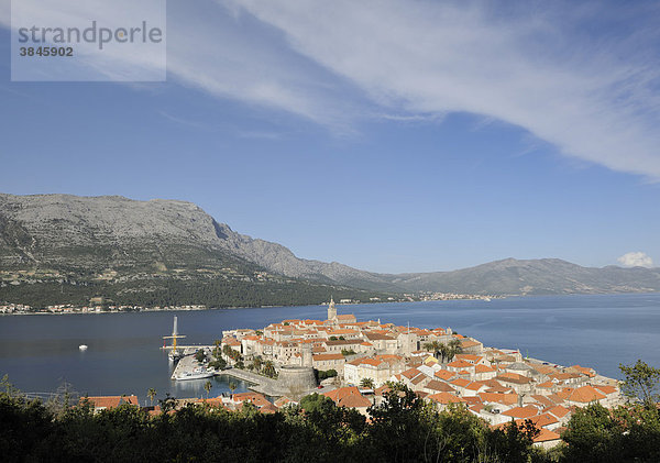 Blick auf die Altstadt von Korcula  Kroatien  Europa