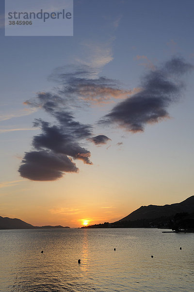 Wolken bei Sonnenuntergang  Campingplatz bei Orebic  Peljesac Halbinsel  Kroatien  Europa