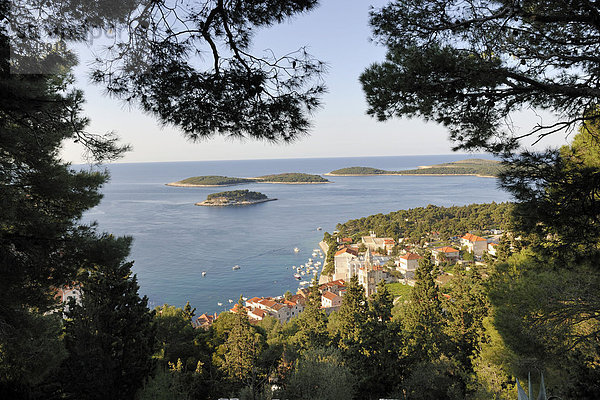 Blick auf den Ort Hvar von der Festung Spanjola aus  Insel Hvar  Kroatien  Europa