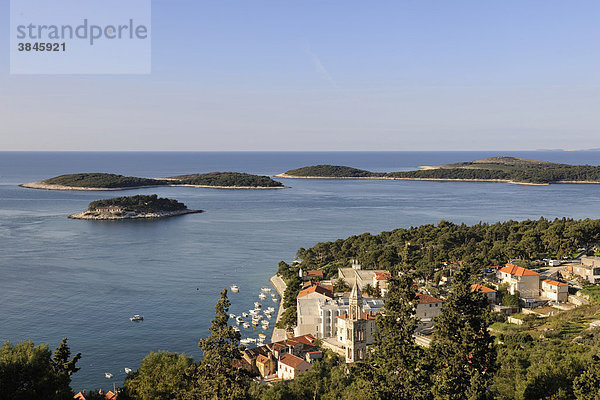 Blick auf den Ort Hvar von der Festung Spanjola aus  Insel Hvar  Kroatien  Europa