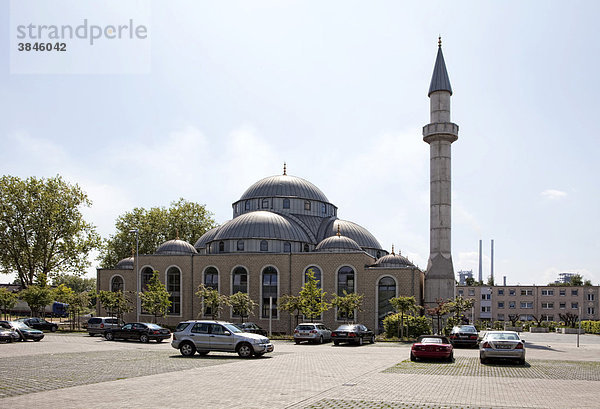 Die Ditib-Merkez-Moschee  die größte Moschee in Deutschland  Duisburg-Marxloh  Nordrhein-Westfalen  Deutschland  Europa