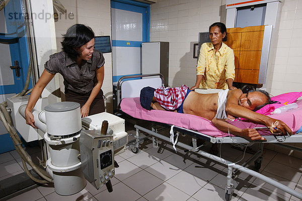 Röntgenaufnahmen  Krankenhaus  Balinge  Batak Region  Sumatra  Indonesien  Asien