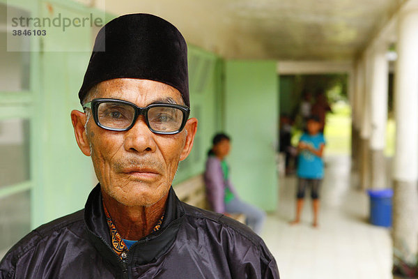 Alter Mann  Portrait  Krankenhaus  Balinge  Batak Region  Sumatra  Indonesien  Asien