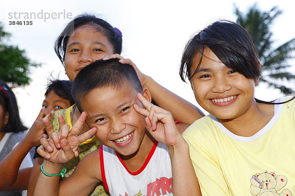 Kinder kaspern  Kinderheim Margaritha  Marihat  Batak Region  Sumatra  Indonesien  Asien