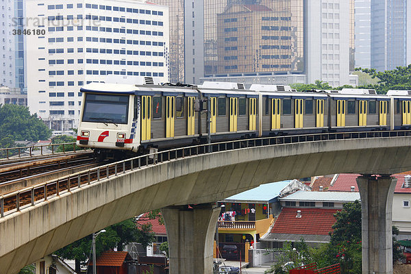 S-Bahn fährt über die Altstadt  Masjid Jamek Station  Kuala Lumpur  Malaysia  Asien