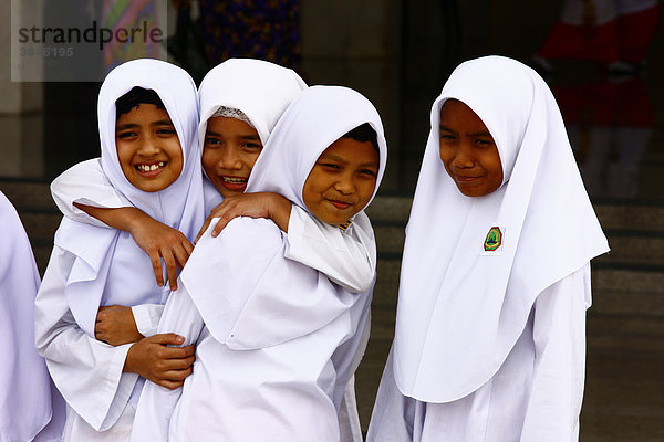 Koran-Schülerinnen  Wilayah Persekutuan Moschee  Kuala Lumpur  Malaysia  Asien