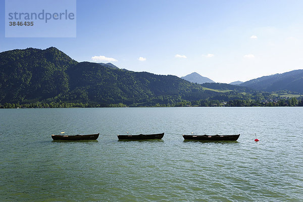 Drei Ruderboote auf dem Tegernsee  Oberbayern  Bayern  Deutschland  Europa