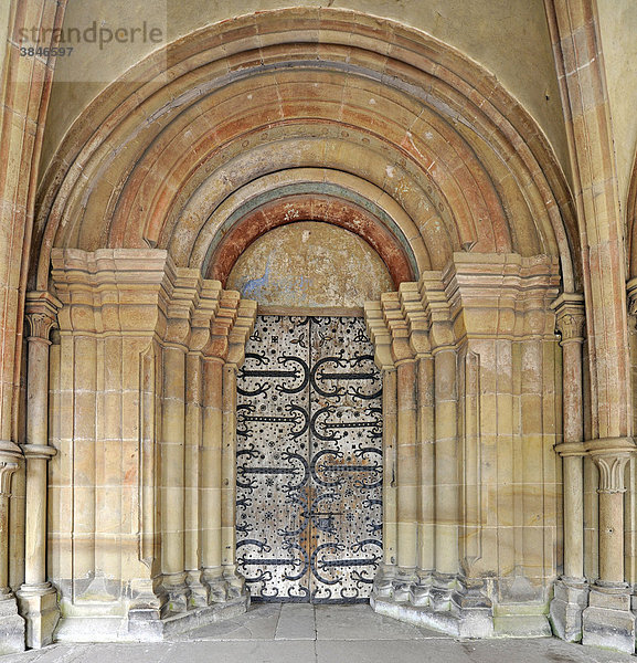 Portal  Klosterkirche  Paradies  überdachter Vorraum  Kloster Maulbronn  Zisterzienserabtei  UNESCO Weltkulturerbe  Kraichgau  Baden-Württemberg  Deutschland  Europa