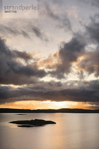 Sonnenuntergang am Loch Melfort  Argyll  Schottland  Großbritannien  Europa
