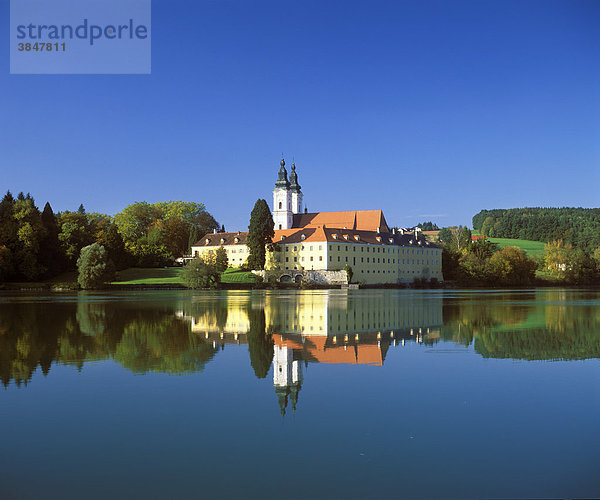Ehemaliges Kloster Vornbach  Inn  Bäderdreieck  Niederbayern  Bayern  Deutschland  Europa