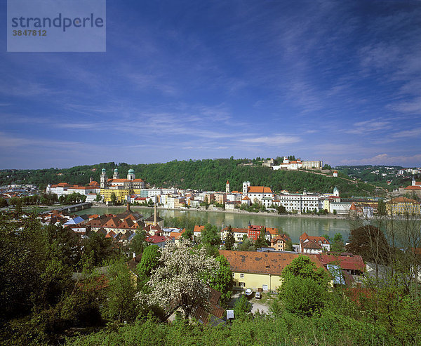 Passau  Blick über Inn  Niederbayern  Bayern  Deutschland  Europa