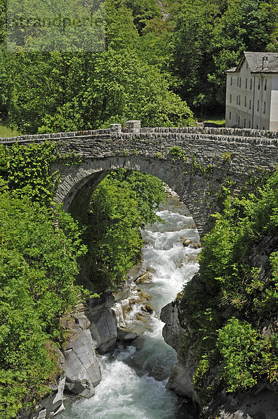 Steinbrücke  Bondo  Bregaglia  Graubünden  Schweiz  Europa Kanton Graubünden