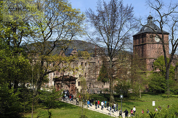 Heidelberger Schloss  zerstört 1689  mit Elisabethentor und Brückenhaus  Schlosshof  Heidelberg  Baden-Württemberg  Deutschland  Europa