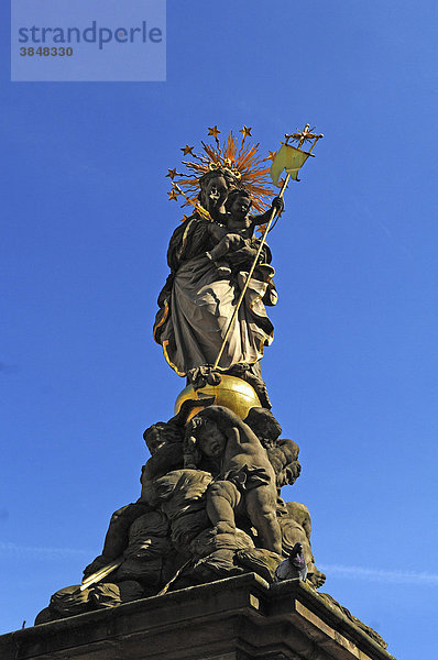 Marienfigur mit Jesuskind  Kornmarkt  Heidelberg  Baden-Württemberg  Deutschland  Europa
