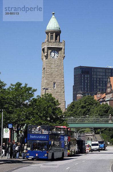 Uhrturm  Landungsbrücken  Hamburg  Deutschland  Europa