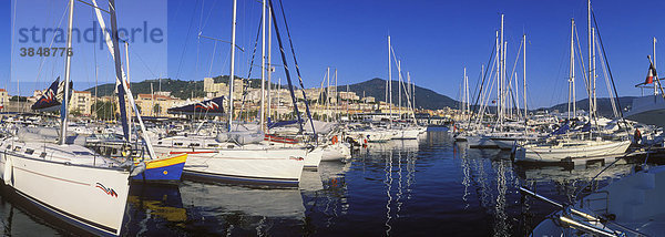 Segelboote im Hafen von Ajaccio  Insel Korsika  Frankreich  Europa