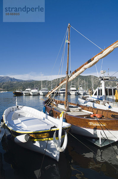 Fischerboote im Hafen  Saint Florent  Nebbio  Insel Korsika  Frankreich  Europa