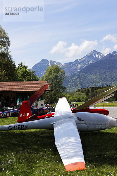 Segelflugzeuge  Flugplatz Achental  Oberbayern  Bayern  Deutschland  Europa