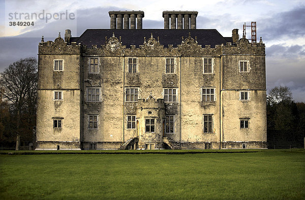 Portumna Castle  gebaut im Jahr 1618 von Richard de Burgo  County Galway  Republik Irland  Europa