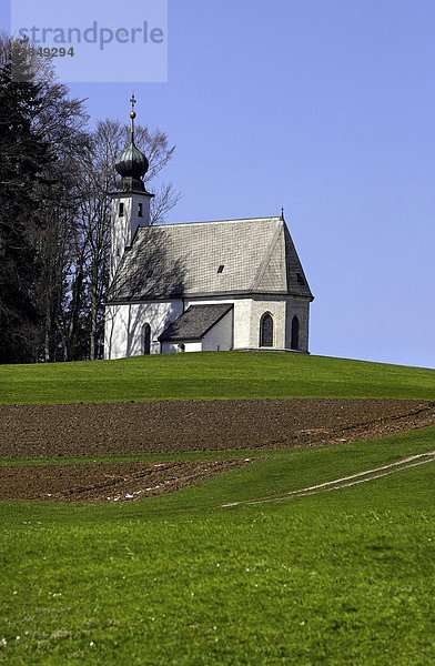 Wallfahrtskirche St. Georg am Berg  Vachendorf  Chiemgau  Oberbayern  Deutschland  Europa