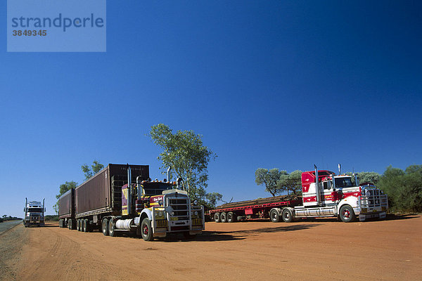 Trucks im Outback  Westaustralien  Australien
