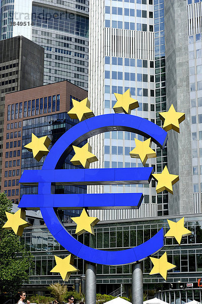 Euro-Zeichen  Europäische Zentralbank  EZB  Willy-Brandt-Platz  Bankenviertel  Frankfurt am Main  Hessen  Deuschland  Europa
