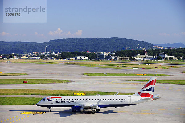 Eine Embraer 190 der British Airways auf dem Flughafen Zürich  Schweiz  Europa