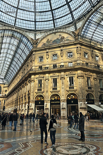 Passanten in der Galleria Vittorio Emanuele  La Galleria  Mailand  Italien  Europa