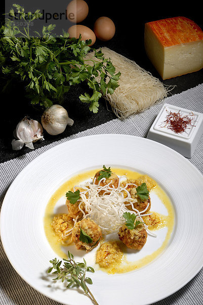 Calamari-Klößchen mit Reis-Spaghetti