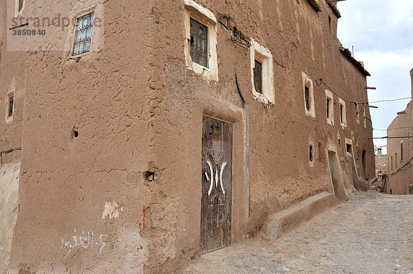 Stampflehmarchitektur in der Altstadt  Medina  von Ouarzazate  Marokko  Afrika
