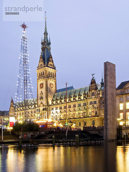Rathaus  Weihnachtsmarkt  Hansestadt Hamburg  Deutschland  Europa