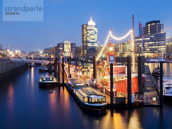 Feuerschiff im Hafen  Hansestadt Hamburg  Deutschland  Europa