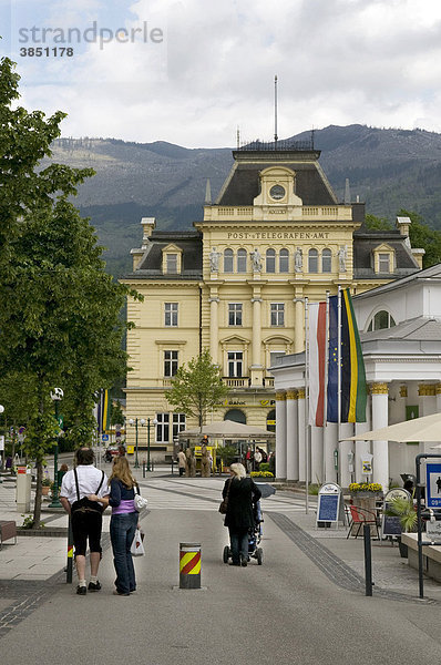 Trinkhalle und historisches Gebäude  Bad Ischl  Salzburger Land  Österreich  Europa