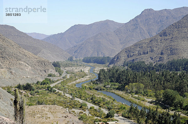 Fluss Elqui  fruchtbares Tal  Landwirtschaft  Berge  Stausee Puclaro  Vicuna  Valle d`Elqui  Elqui Tal  La Serena  Norte Chico  Nordchile  Chile  Südamerika