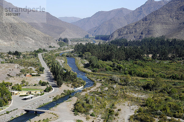 Fluss Elqui  fruchtbares Tal  Landwirtschaft  Berge  Stausee Puclaro  Vicuna  Valle d`Elqui  Elqui Tal  La Serena  Norte Chico  Nordchile  Chile  Südamerika