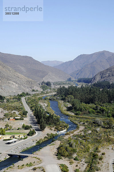 Fluss Elqui  fruchtbares Tal  Landwirtschaft  Berge  Stausee Puclaro  Vicuna  Valle d`Elqui  Elqui Tal  La Serena  Norte Chico  Nordchile  Chile  Südamerika