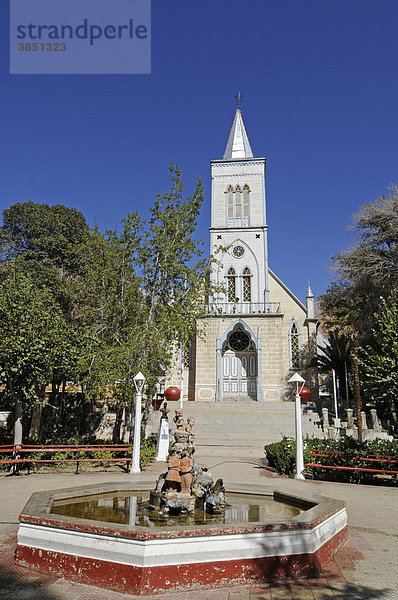 Kirche  Brunnen  Dorfplatz  Pisco Elqui  Dorf  Vicuna  Valle d`Elqui  Elqui Tal  La Serena  Norte Chico  Nordchile  Chile  Südamerika