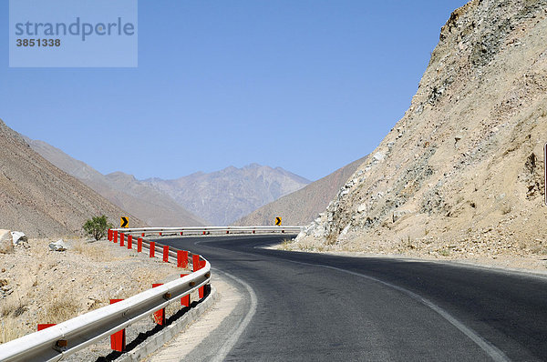 Bergstraße  Kurve  Wüstenberge  Monte Grande  Vicuna  Valle d`Elqui  Elqui Tal  La Serena  Norte Chico  Nordchile  Chile  Südamerika