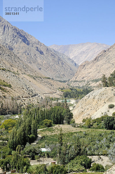 Landschaft  Weinanbaugebiet  Landwirtschaft  fruchtbares Tal  Wüstenberge  Monte Grande  Dorf  Vicuna  Valle d`Elqui  Elqui Tal  La Serena  Norte Chico  Nordchile  Chile  Südamerika