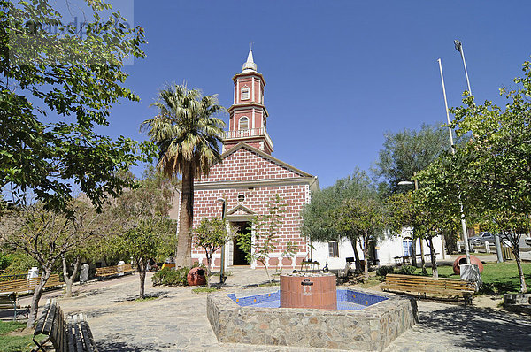 Kirche  Brunnen  Dorfplatz  Platz  Monte Grande  Dorf  Vicuna  Valle d`Elqui  Elqui Tal  La Serena  Norte Chico  Nordchile  Chile  Südamerika