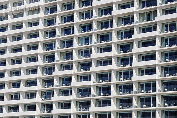 Viele Balkone  gleichförmig  Fenster  Fassade  Hochhaus  Hotel  Antofagasta  Norte Grande  Nordchile  Chile  Südamerika
