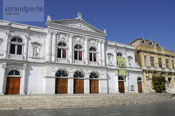 Theater  nationales Monument  historisches Gebäude  Plaza Arturo Prat  Platz  Iquique  Norte Grande  Nordchile  Chile  Südamerika