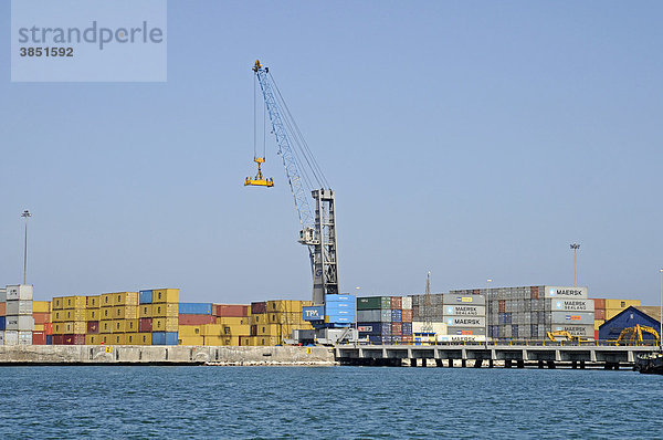 Kran  Containerhafen  Meer  Arica  Norte Grande  Nordchile  Chile  Südamerika