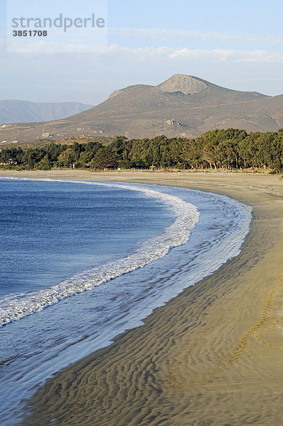 Leerer  weiter Strand  Küste  Meer  Pichidangui  Los Vilos  kleiner Ferienort  Seebad  Norte Chico  Nordchile  Chile  Südamerika