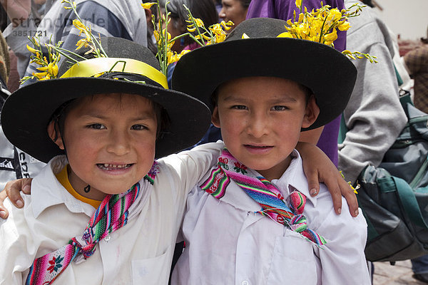 Zwei peruanische Brüder  Cuzco  Cusco  Peru  Südamerika